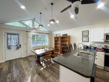 Cabin for 4 Guests in Blue Ridge Parkway, Cherokee, Picture 2