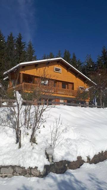 Maison de campagne pour 12 personnes, avec vue ainsi que piscine et jardin, adapté aux familles à Saint-Agrève