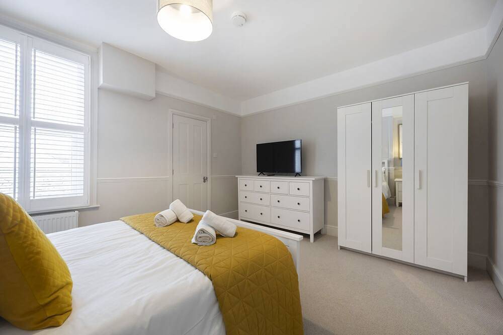 Ciudad-Casa-Baño privado-Vista a la Calle in Cheltenham, Gloucestershire