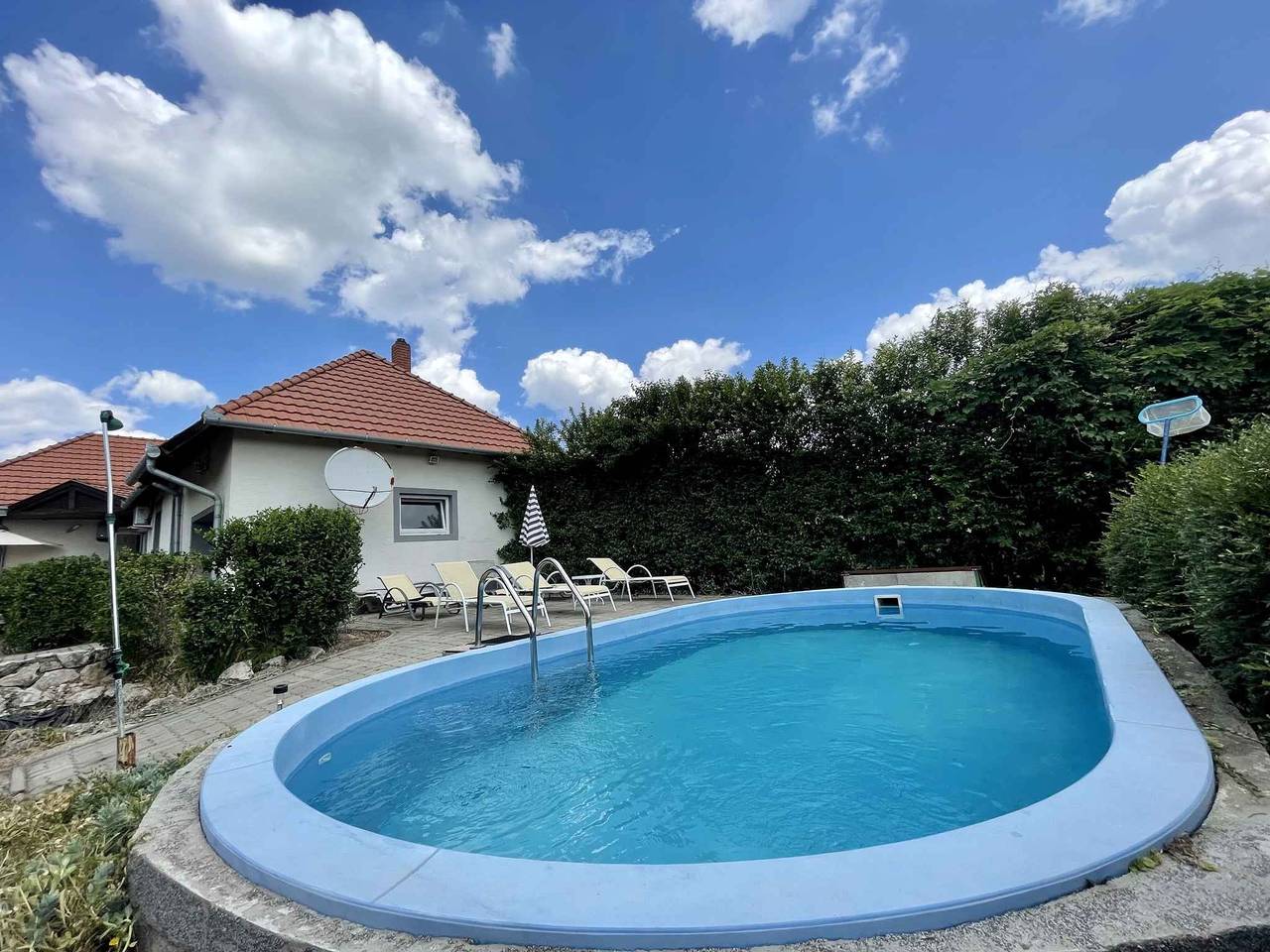 Ganze Ferienwohnung, Ferienwohnung nur 300m vom Strand mit Pool  in Keszthely, Balaton Hochland Nationalpark