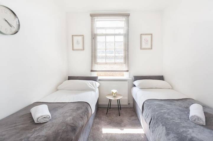 Bed and breakfast for 2 people in London