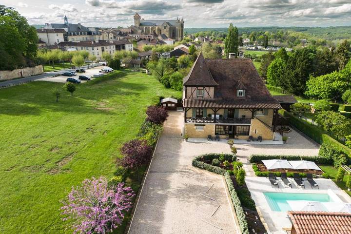 Chambre d’hôte pour 2 personnes, avec jardin ainsi que piscine et vue