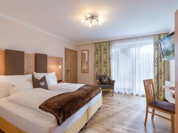 Hôtel pour 2 personnes, avec jacuzzi et jardin ainsi que sauna et piscine, adapté aux familles à Pertisau