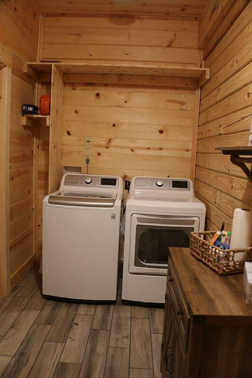 Modern Cabin on wooded 20 acres with scenic view in Lake Cumberland