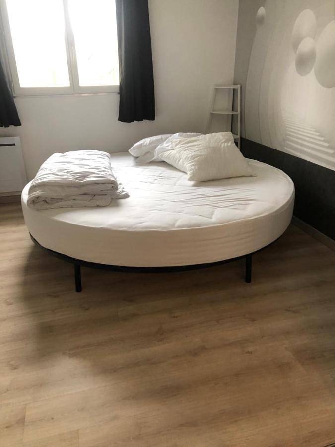 Location de vacances pour 2 personnes, avec terrasse ainsi que sauna et jacuzzi à Tavant - 4