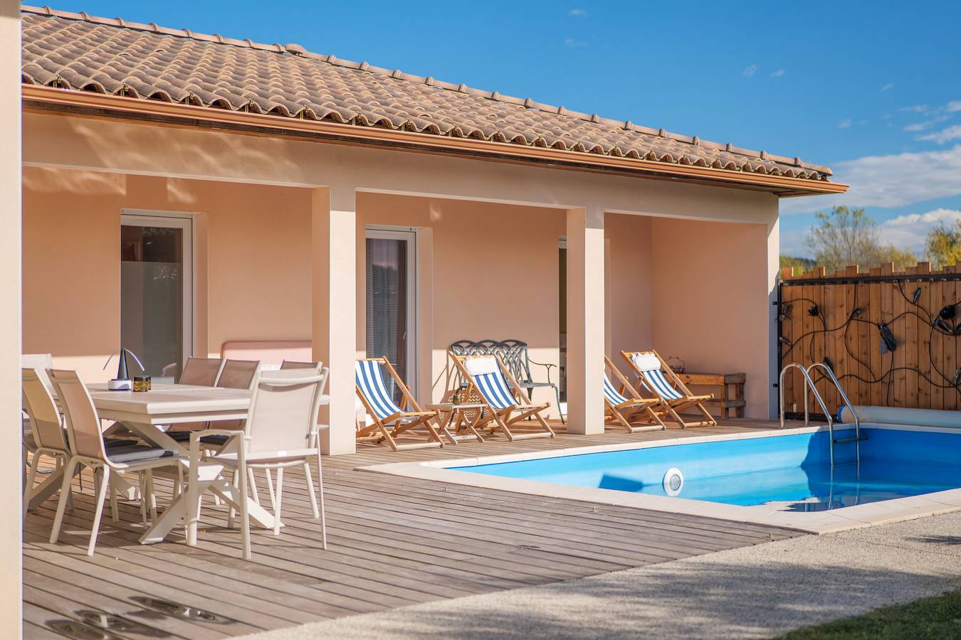 Vakantiehuis 'M Vallon Pont D'arc' met Privézwembad, Wi-Fi en Airconditioning in Vallon-Pont-d'Arc, Ardèche