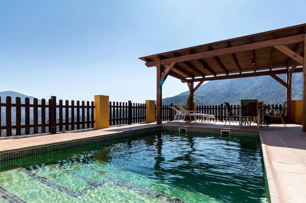 Cosy cottage with views, pool and wifi in Los Guajares, Cordillera Penibética