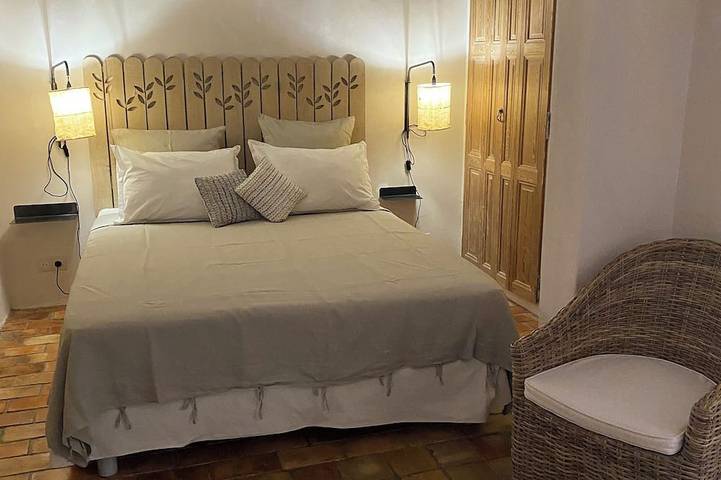 Location de vacances pour 2 personnes, avec jardin et terrasse à Lurs - 2