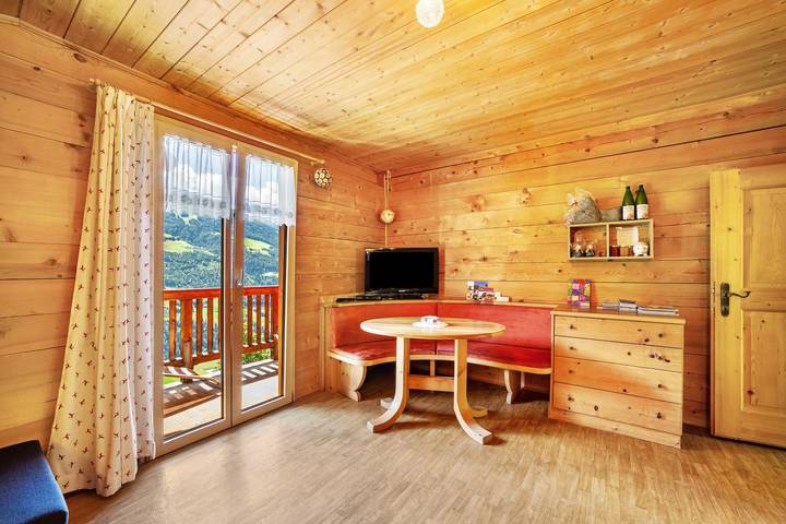 Entire apartment, Holiday Apartment 'Almbergerhof Wohnung Hirzer' with Mountain View and Balcony in Neuhaus (South Tyrol), St. Martin in Passeier