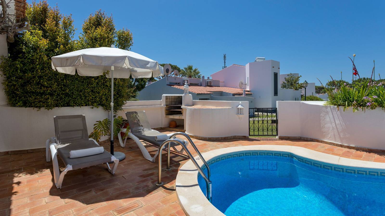 Villa 'Rosa' with Private Pool, Wi-Fi and Air Conditioning in Vale do Lobo, Almancil