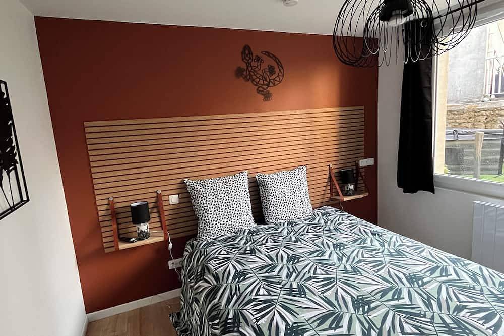 Entire apartment, Loft relaxation in the heart of Avranches - Private Jacuzzi & comfort for 2 to 4 people in Avranches, Mont-Saint-Michel Bay