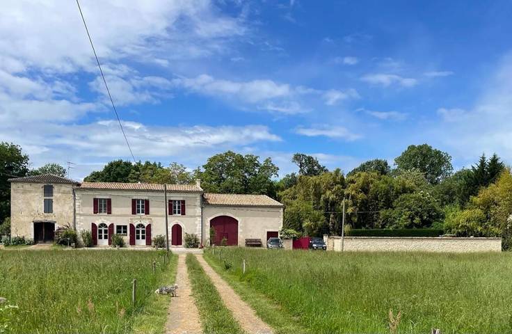 Location de vacances pour 2 personnes, avec Terrasse ainsi que Jardin et Piscine à Roquebrune