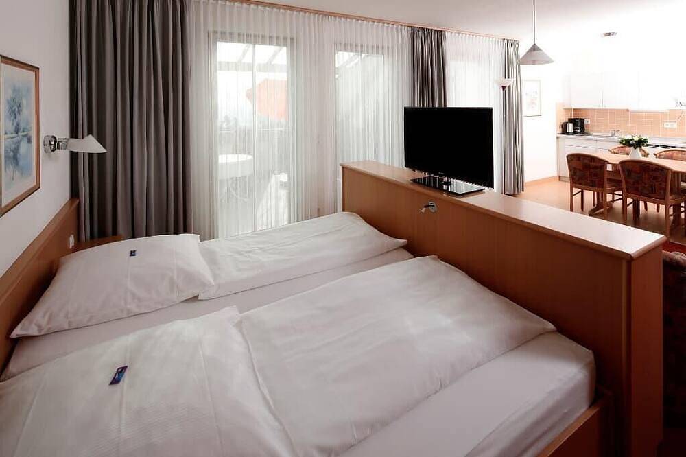 Ganze Wohnung, Komfortappartement mit komplett ausgestatteter Küche in Neualbenreuth, Ostbayern