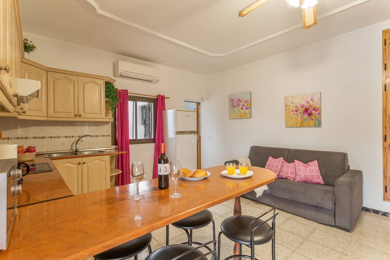 Casa Vacacional 'Vivienda 1' con Vista a la Montaña, Piscina Compartida y Terraza Privada in San Bartolomé de Tirajana, Gran Canaria Sur