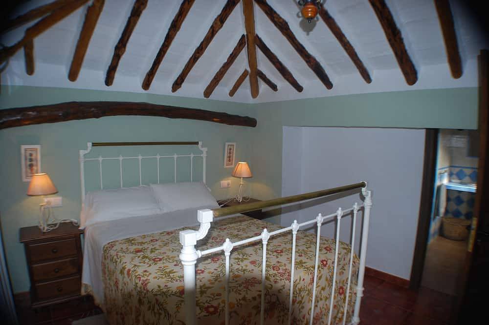 Country House with large Pool  and Stunning Views. Near the Historic Iznajar in Iznájar, Córdoba Province