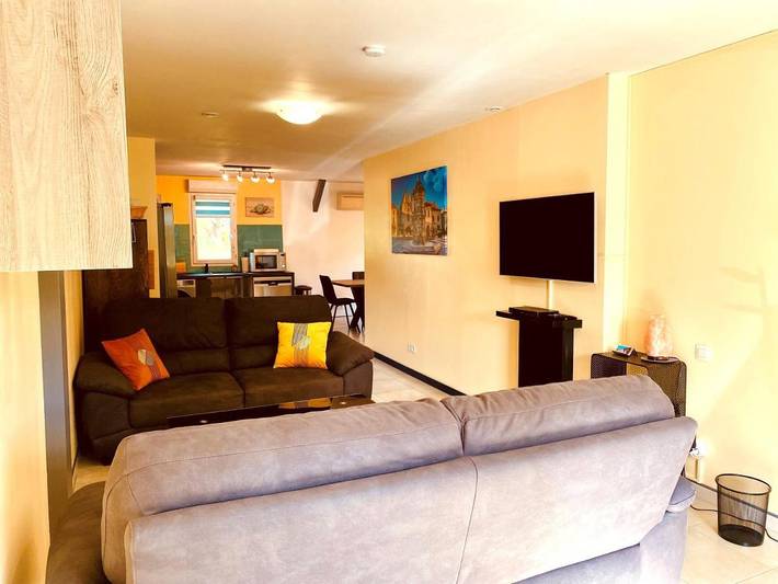 Location de vacances pour 6 personnes, avec jardin ainsi que vue et piscine à Capdrot - 4