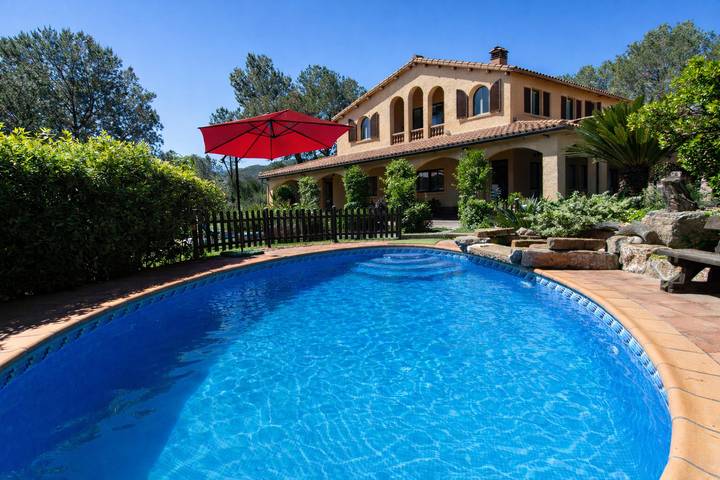 Casa rural para 9 personas, con jardín en Valles Occidental