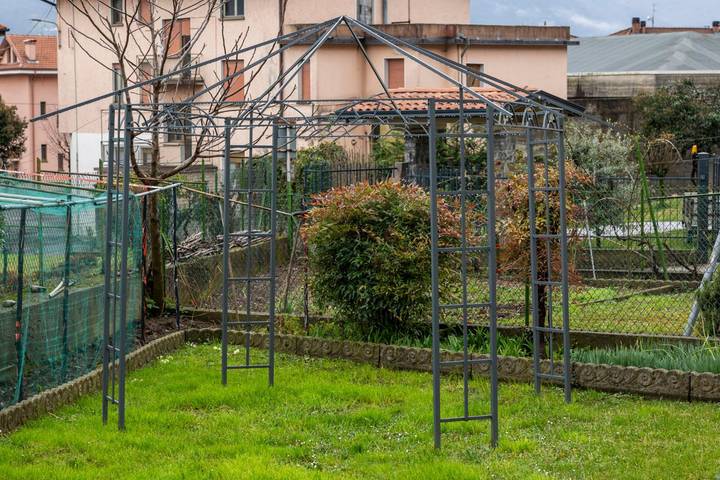 Apartamento entero, Apartamento de vacaciones para 4 personas con balcón/terraza in Costa Volpino, Lago Iseo