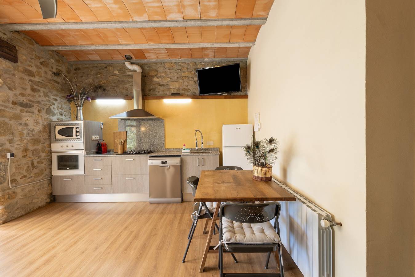 Appartement entier, La Cabane à Mieres avec piscine privée, jardin et vue sur la montagne in Mieres, Garrotxa