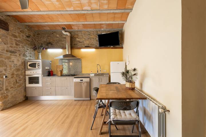 Hel lejlighed, La Cabana in Mieres: Apartment with Private Pool, Garden, and Mountain Views in Mieres, Garrotxa