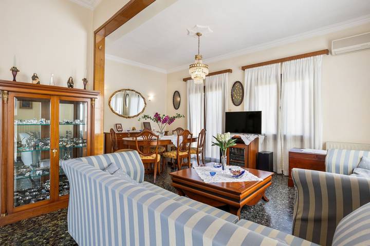 Appartement entier, Appartement de vacances pour 6 personnes avec balcon in Plataniás, Région de la Canée