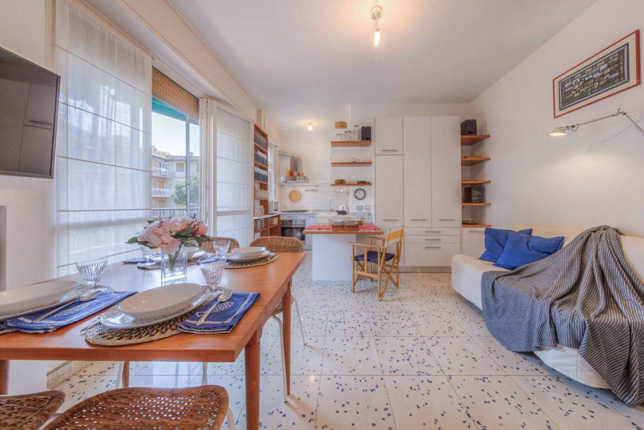 Entire apartment, 02102 - Casa Sole - Terrace with sea view, relaxation and Wifi in Camogli, Riviera di Levante