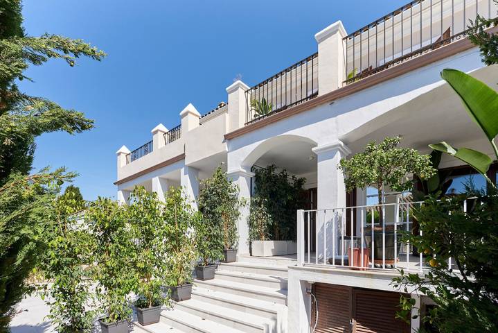 Villa 'Beachside Luxury, Marbella 2' mit Meerblick, WLAN und Klimaanlage in Marbella West, Marbella