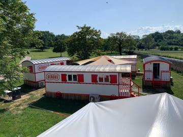 Gîte pour 12 personnes, avec piscine et jardin à Beausemblant