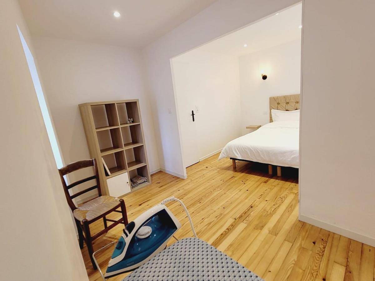 Appartement entier, Maison 2 chambres vue château in Châteaugay, Parc naturel régional des Volcans d'Auvergne