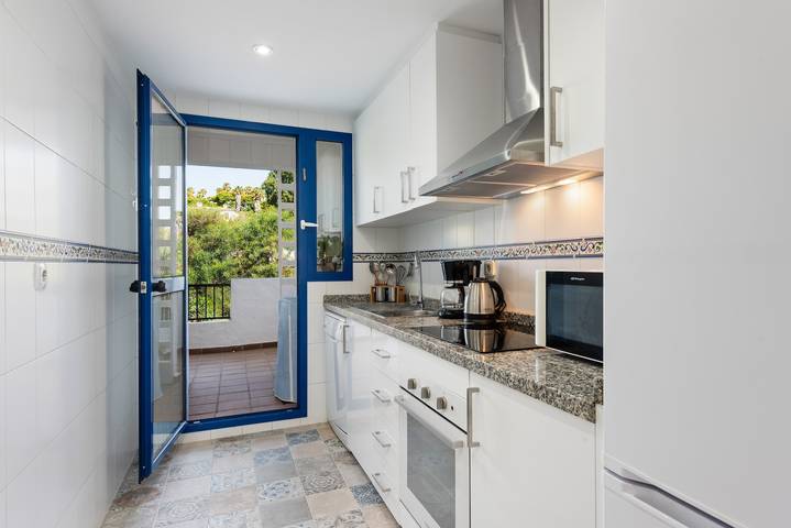 Apartamento entero, Apartamento 'Brisa Del Puerto' con piscina compartida, Wi-Fi y aire acondicionado in Puerto de la Duquesa, Manilva