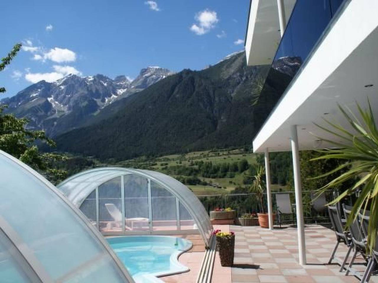 Komfortables Ferienhaus in Landeck mit Pool in Landeck, Region de Tirol Alto