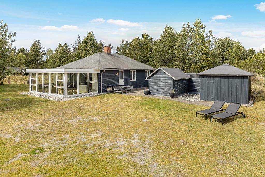 Kleines Sommerhaus in attraktiver Lage mit Wintergarten in Blavand, Varde