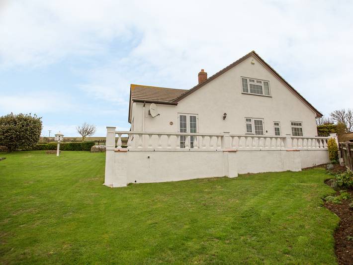 Cottage for 4 people, with Terrace and Garden in Burton Bradstock