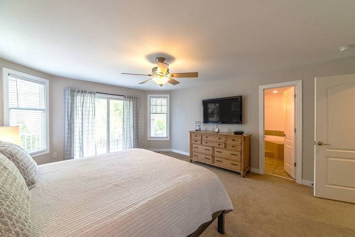 Vacation rental for 9 people, with hot tub and yard as well as pool in Cape Charles