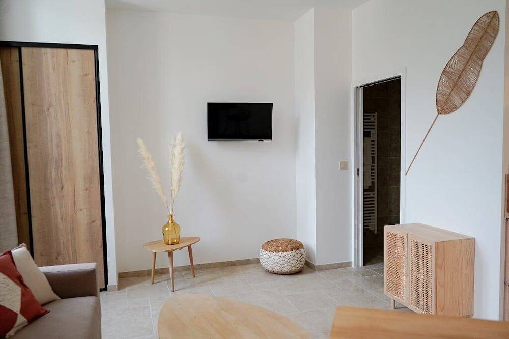 Entire apartment, Studio Deux Personnes à Villeneuve-lès-avignon, à 5 Minutes du Palais des Papes in Villeneuve-lès-Avignon, Nimes region
