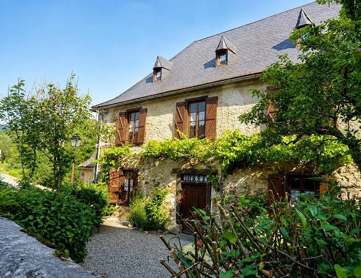 Gîte pour 6 personnes, avec jardin à Augirein