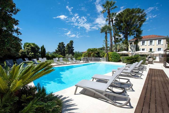 Hôtel pour 2 personnes, avec Terrasse ainsi que Jardin et Piscine dans Cannes La Bocca