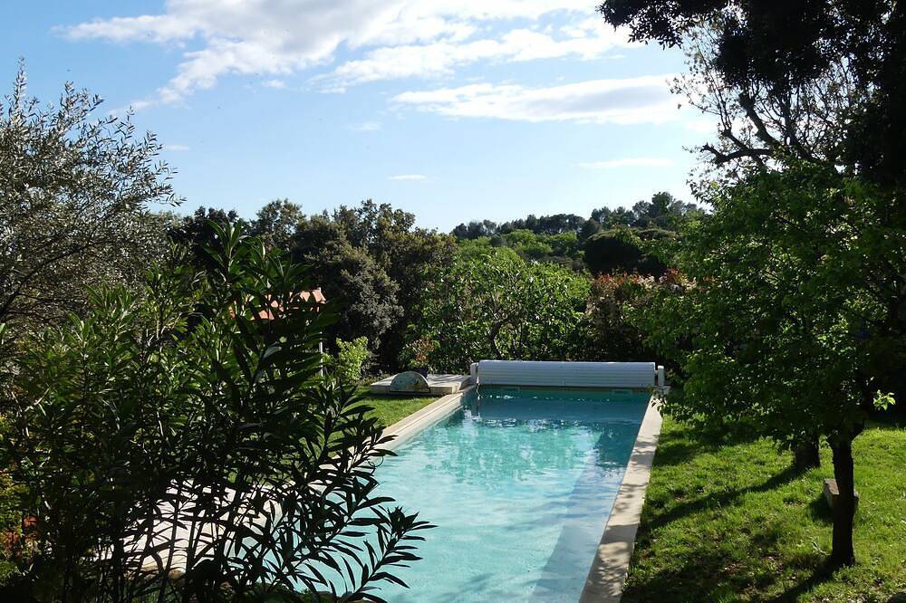 Ganze Wohnung, Ground floor apartment 50m2 with terrace in intimate shady park, swimming pool 12x4 m in Piolenc, Vaucluse