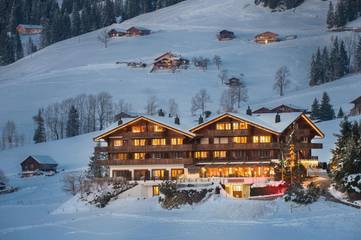 Hôtel pour 2 personnes, avec sauna ainsi que terrasse et vue, animaux acceptés dans Gstaad