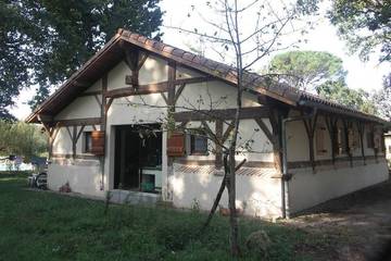 Location de vacances pour 4 personnes, avec jardin et piscine à Benquet