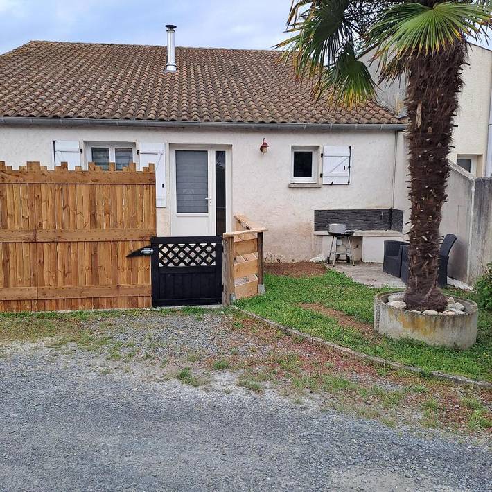 Location de vacances pour 4 personnes, avec Terrasse et Jardin dans Yves
