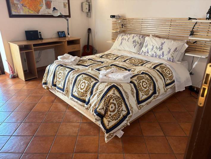 Location de vacances pour 4 personnes, avec vue ainsi que terrasse et piscine dans Puntalazzo