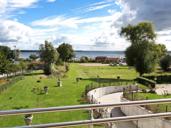 Ferienwohnung für 4 Personen, mit Seeblick und Balkon, kinderfreundlich in Klink