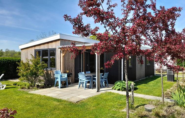 Ferienhaus für 8 Personen, mit Terrasse und Garten sowie Pool in Zeeland
