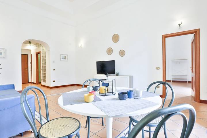 Appartamento intero, GuestHost - Chiaia Sea View Gem in Napoli, Napoli e dintorni
