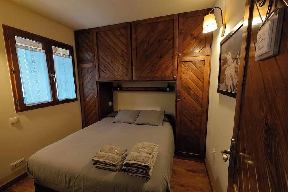 Entire apartment, Enjoyable apartment with fast Wifi in charming Latour-de-Carol in Latour-de-Carol, Prades region