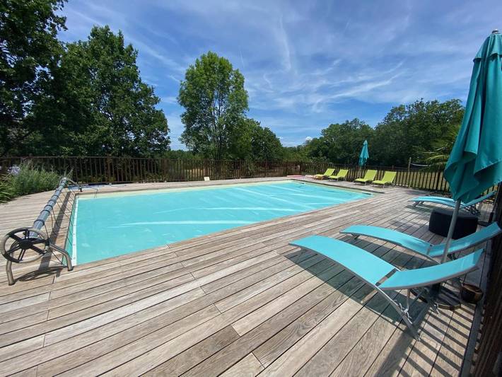 Location de vacances pour 4 personnes, avec vue ainsi que jardin et piscine à Saint-Amand-de-Coly - 3