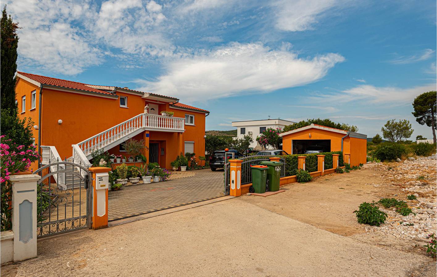 Ganze Ferienwohnung, Gemütlich, 2 km vom Strand entfernt: 1-Zimmer-Wohnung mit WLAN, Klimaanlage und Terrasse in Vodice, Šibenik-Knin