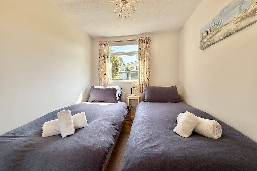 2 Bedroom Chalet with Allocated Parking in Dartmouth, Devon