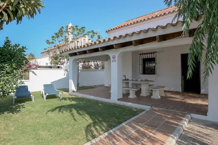 Ferienhaus für 4 Personen, mit Kinderpool und Garten in Andalusien